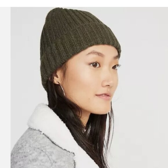 NWT Old Navy Soft Rib-Knit Sweater Beanie for Women Warm Winter Hat Cap Olive - Picture 2 of 2